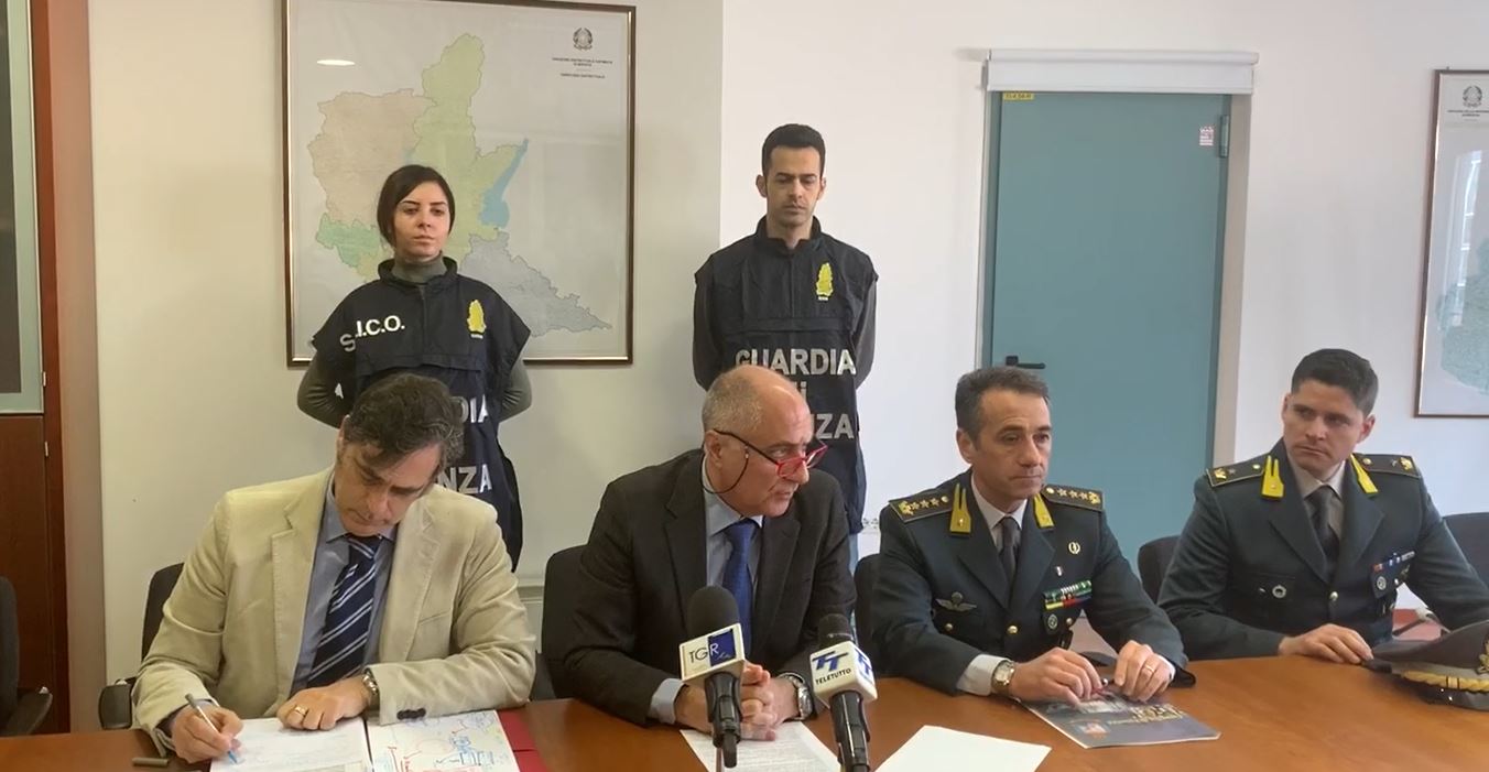 Maxi Operazione Della Guardia Di Finanza - ÈliveBrescia TV